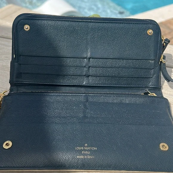 Louis Vuitton Wallet - Picture 4 of 7